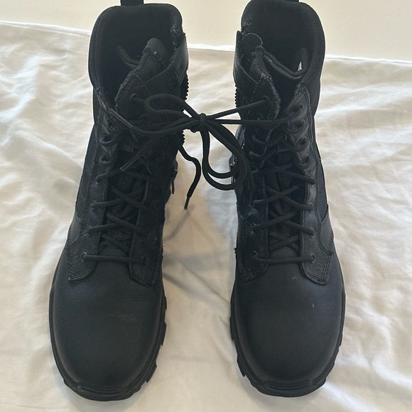 Hiking boot’s lightly used - size 10, men’s - Picture 1 of 13